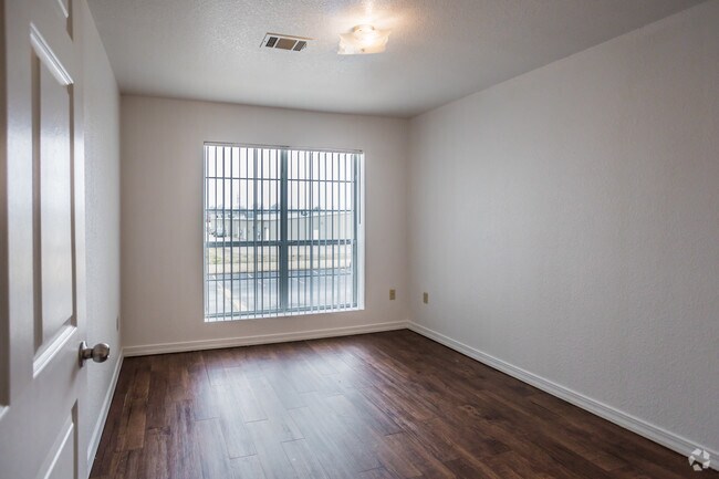 3 HAB, 1.5 BA - 950 ft² - The Meadows Apartments