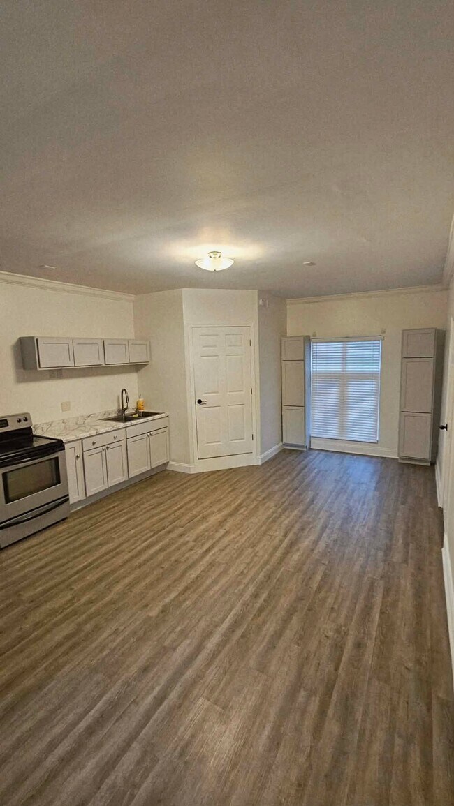 Foto del edificio - 7201 Cedarfield Rd