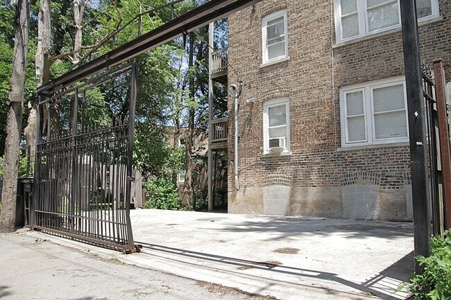 Building Photo - 7040 S Emerald Ave