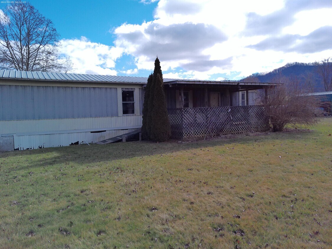 Foto principal - 167 Lake Logan Rd