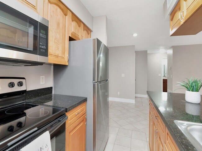 Foto del edificio - Ground Floor 2 Bedroom 2 Bath - Gated Comm...