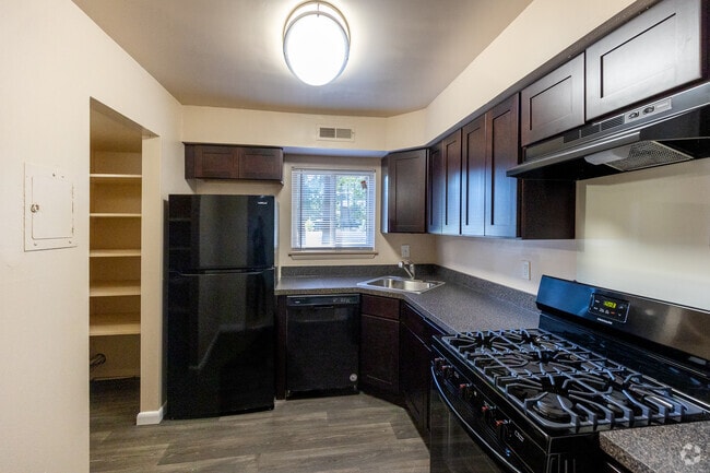 Desert- 2BR, 1BA 1099sqft - Fox Rest Apartments