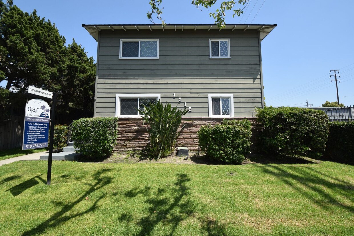 Primary Photo - 1212 N Hollywood Way