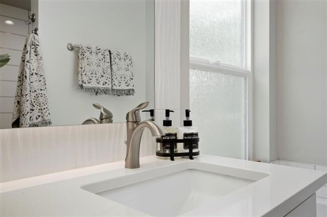 Foto del edificio - BRAND NEW HOME!!  4 Bedrooms, 3 Baths, Lar...