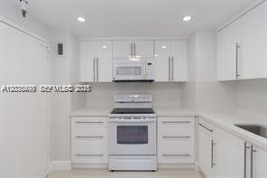 Building Photo - 9511 Collins Ave