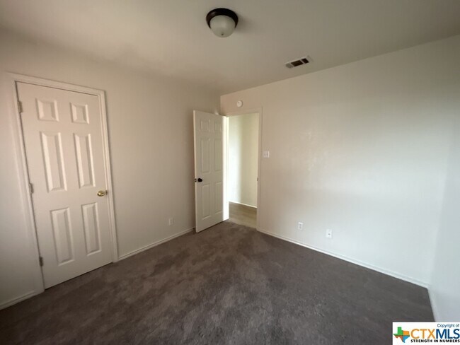 Building Photo - 915 McDaniel Cir