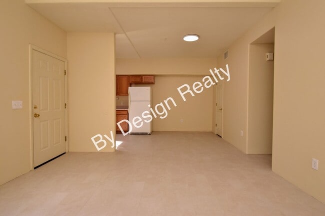 Building Photo - Newly Updated 3 Bed 2 Bath Townhome in Gated Central Tucson Community with Mountain Views