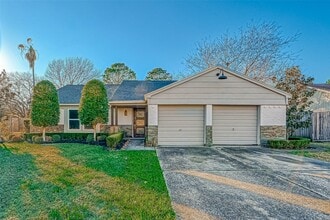 Building Photo - 520 E Castle Harbour Dr