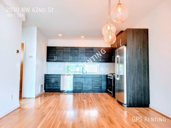 Foto del edificio - Light filled modern Townhome