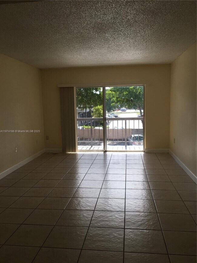 Foto del edificio - 10900 SW 104th St