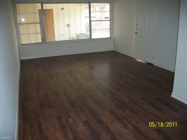 Building Photo - 306 W Matz Ave