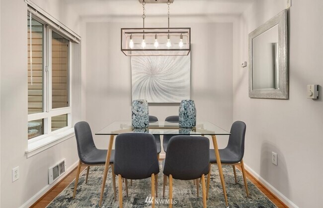 Foto del edificio - 2530 15th Ave W