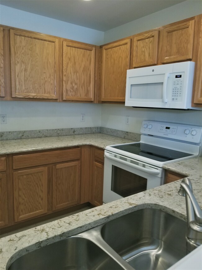 Building Photo - 2203 Copper Creek Dr
