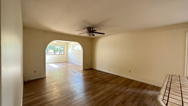 Foto del edificio - 4 bedroom in Escondido with backyard w poo...