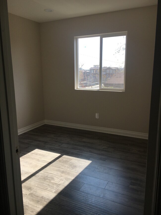 Foto del edificio - 529 N Benton Way