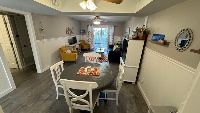 Foto del edificio - 209 W Miracle Strip Pkwy