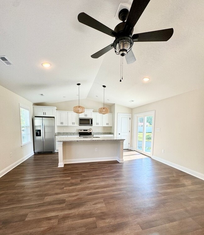 Building Photo - 2014 Phoenix Dr