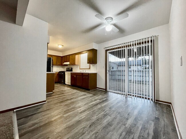 Building Photo - Carriage Hill 1348/1350