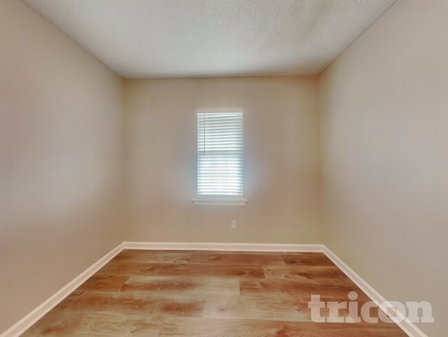 Building Photo - 2378 Iron Horse Dr