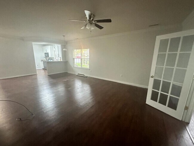 Building Photo - 4700 Twin Hickory Lake Dr