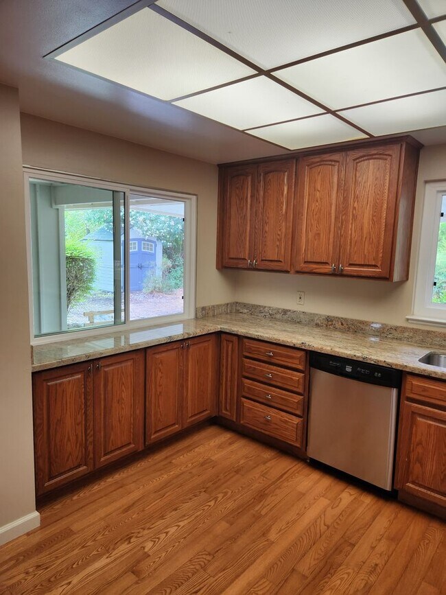 Foto del edificio - 6836 Oakmont Dr