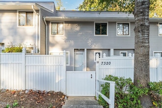 Building Photo - Room in Townhome on Sandy Creek Dr