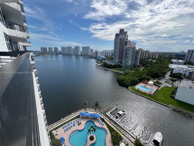 Foto del edificio - 3530 Mystic Pointe Dr