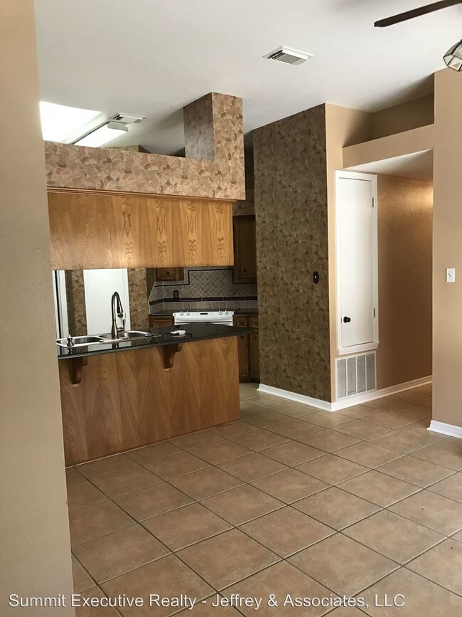 Building Photo - 3 br, 2 bath House - 3305 Kingsford Place