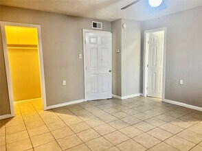 Building Photo - 9413 Hollock St