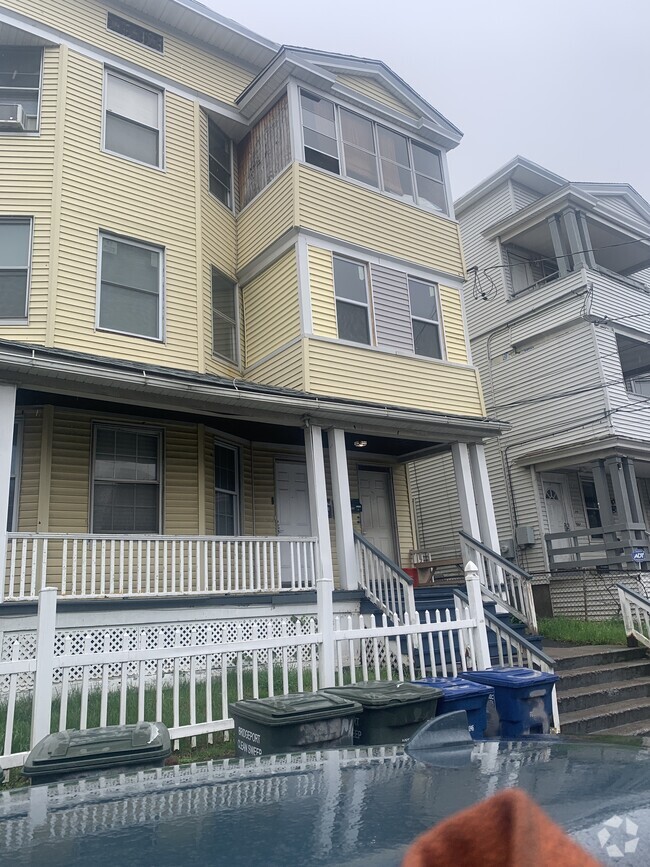 Building Photo - 224 Sheridan St