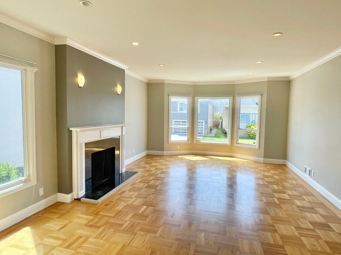 Primary Photo - 3BR/ 2.5BA Elegant Home! With Bonus or Fam...