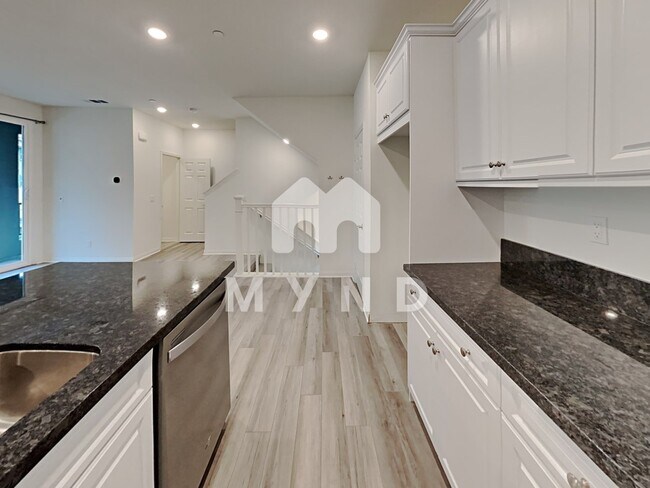 Foto del edificio - 443 Fitzpatrick Rd Unit 102-B1