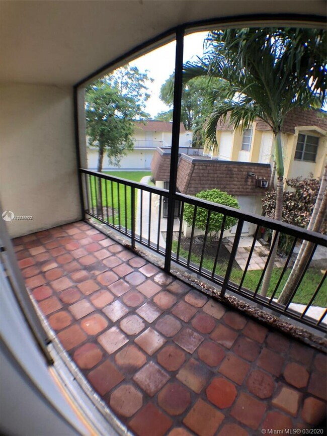 Foto del edificio - 7851 Miller Dr