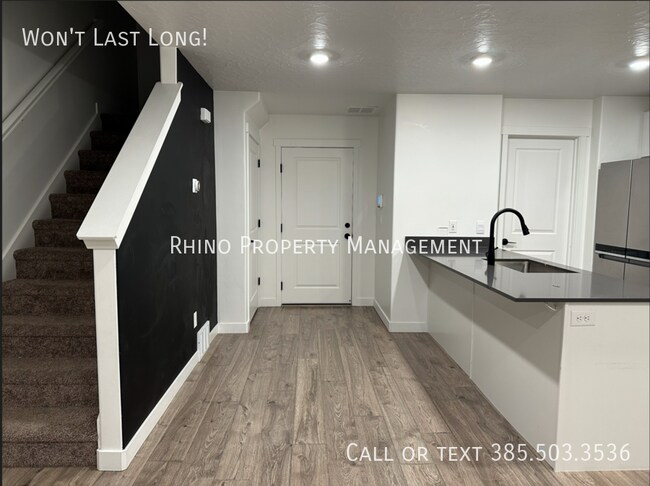 Building Photo - 429 N Northshore Dr