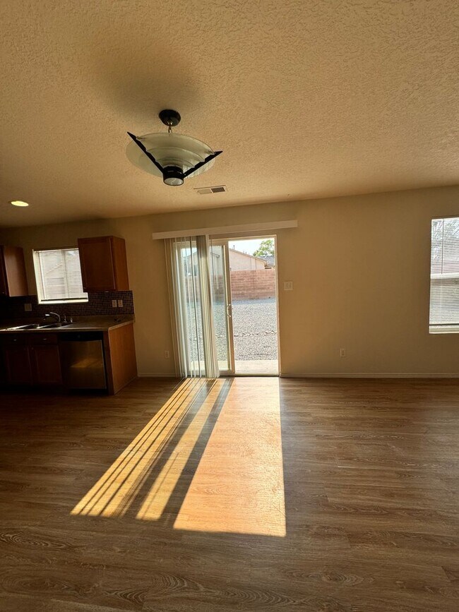 Building Photo - Move in special! 1/2 off 1st months' rent!...