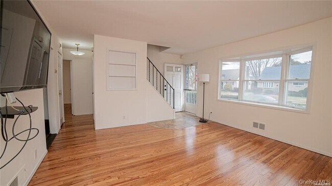 Building Photo - 62 Cedar St