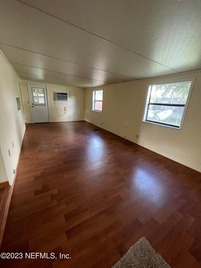 Foto del edificio - 215 Milton Ave