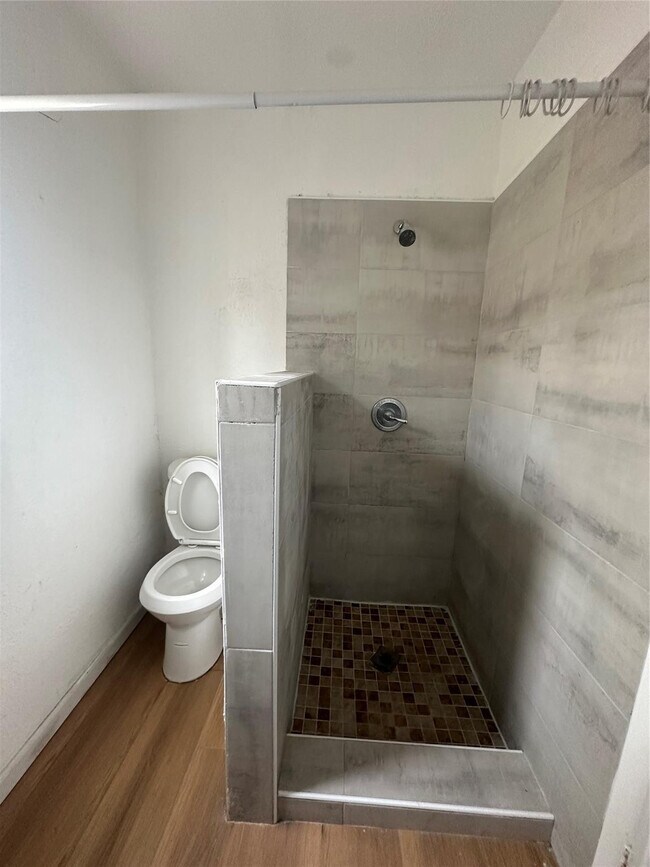 Building Photo - 1947 Buchanan St