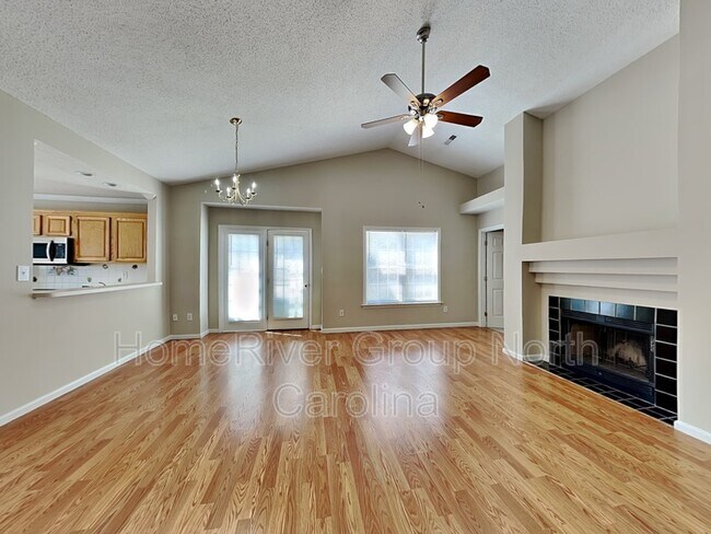 Foto del edificio - 4223 Beacon Ridge Dr
