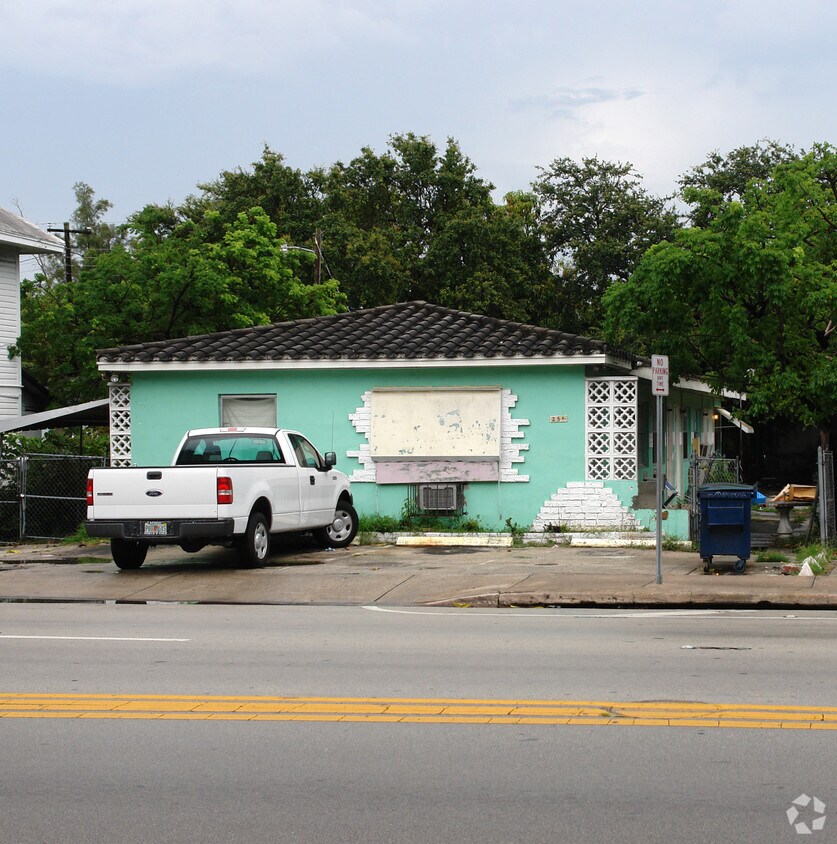 Building Photo - 255 NE 54th St