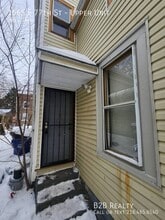 Building Photo - 1065 E 77th St