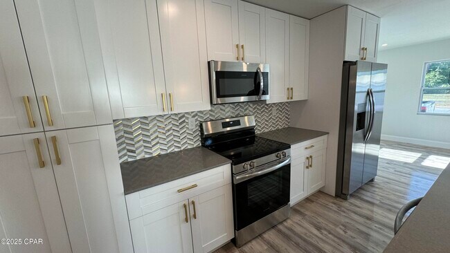 Foto del edificio - 212 N Cove Blvd