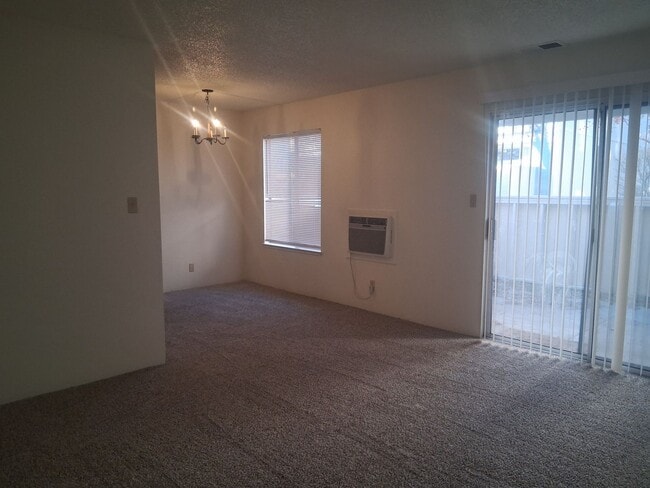 Building Photo - Downstairs One Bedroom at Carson Park!