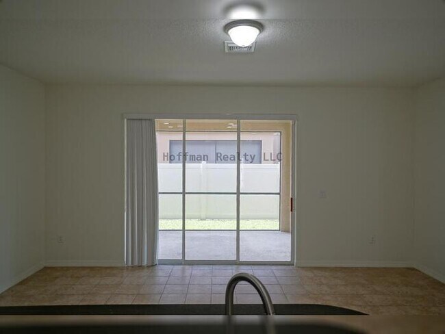 Foto del edificio - 2 Story Townhome in Pinellas Park