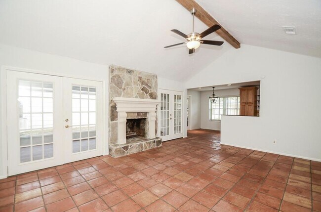 Building Photo - 13814 Lynnwood Ln