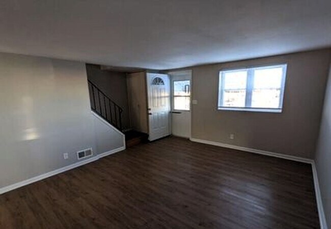 Foto del edificio - Quiet neighborhood in Dundalk 4 Bedroom Townhome