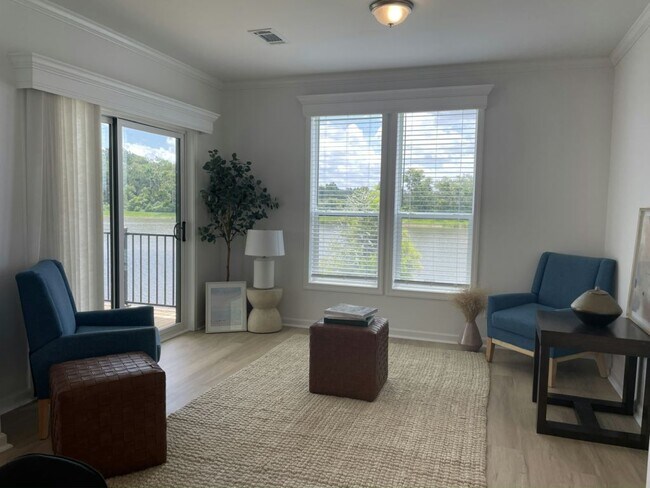 Foto del edificio - 4930 Coopers Hawk Pl
