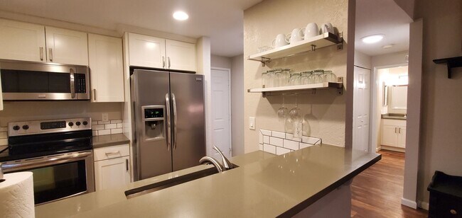 Foto del edificio - 2 Story Condominium