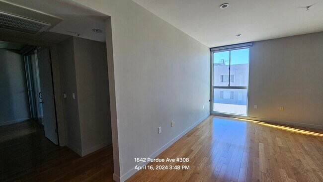Foto del edificio - 1842 Purdue Ave