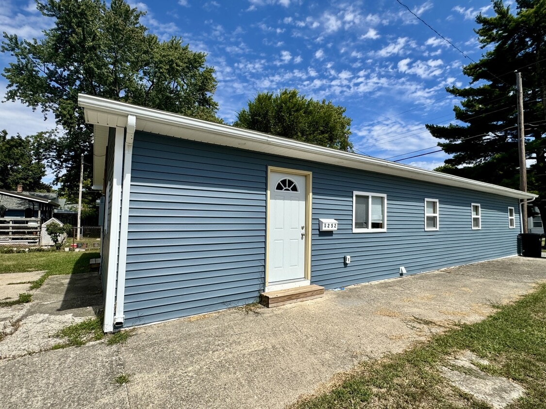 Foto principal - 1252 S Waugh St